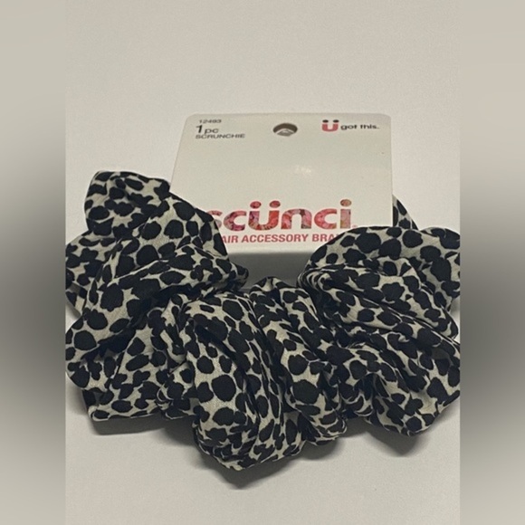 Scunci 1pc Scrunchie U Got This 12493 Black White - Picture 3 of 8